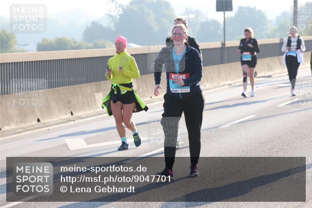 03.10.2025 - Köhlbrandbrückenlauf Lena Gebhardt http://msf.ph/oto/9047701 03.10.2025 09:29:47 Position 1 2428 meine-sportfotos.de