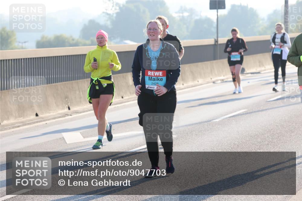 03.10.2025 - Köhlbrandbrückenlauf Lena Gebhardt http://msf.ph/oto/9047703 03.10.2025 09:29:47 Position 1 2428 meine-sportfotos.de