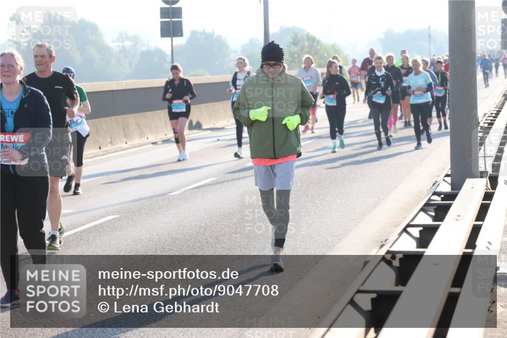 03.10.2025 - Köhlbrandbrückenlauf Lena Gebhardt http://msf.ph/oto/9047708 03.10.2025 09:29:48 Position 1  meine-sportfotos.de