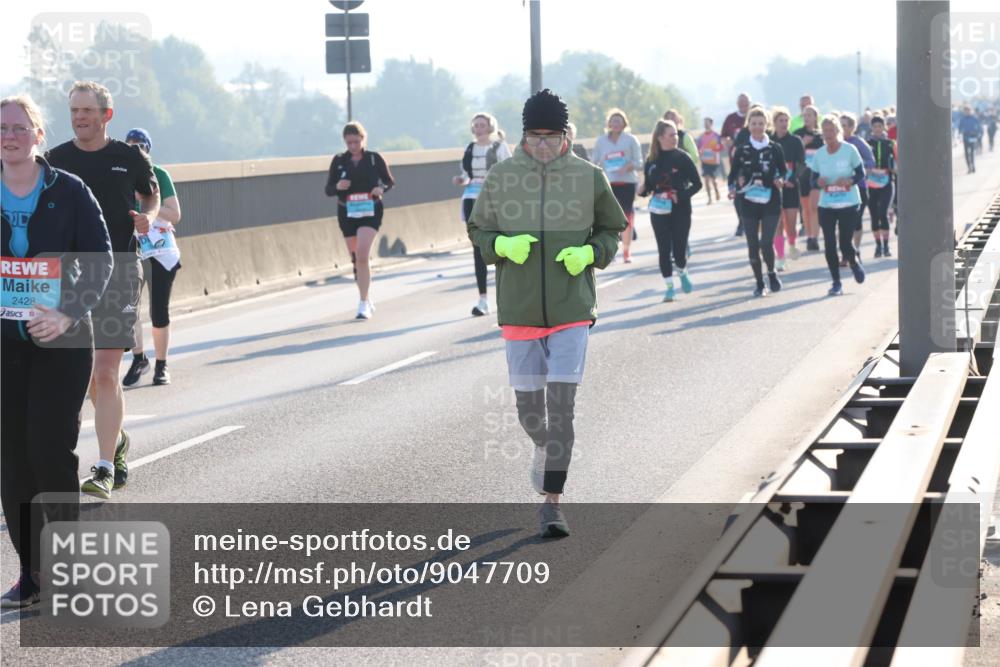 03.10.2025 - Köhlbrandbrückenlauf Lena Gebhardt http://msf.ph/oto/9047709 03.10.2025 09:29:48 Position 1 2428 meine-sportfotos.de