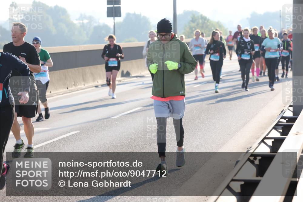 03.10.2025 - Köhlbrandbrückenlauf Lena Gebhardt http://msf.ph/oto/9047712 03.10.2025 09:29:48 Position 1  meine-sportfotos.de