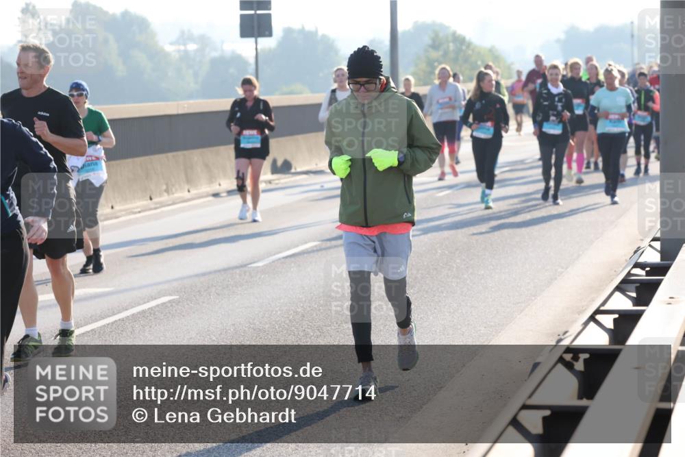 03.10.2025 - Köhlbrandbrückenlauf Lena Gebhardt http://msf.ph/oto/9047714 03.10.2025 09:29:48 Position 1  meine-sportfotos.de