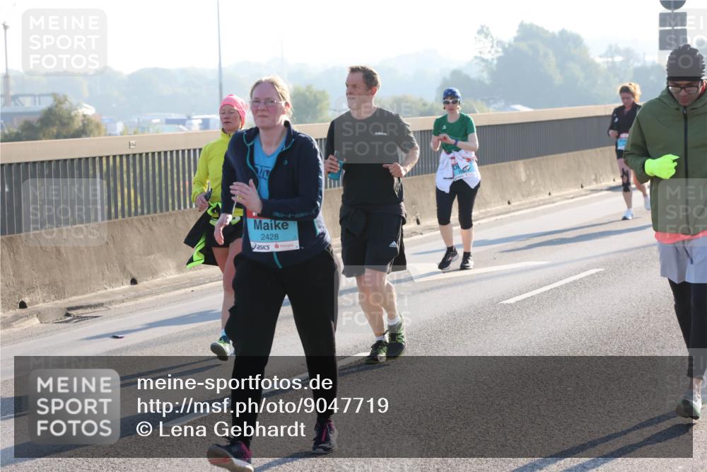 03.10.2025 - Köhlbrandbrückenlauf Lena Gebhardt http://msf.ph/oto/9047719 03.10.2025 09:29:49 Position 1 2428 meine-sportfotos.de