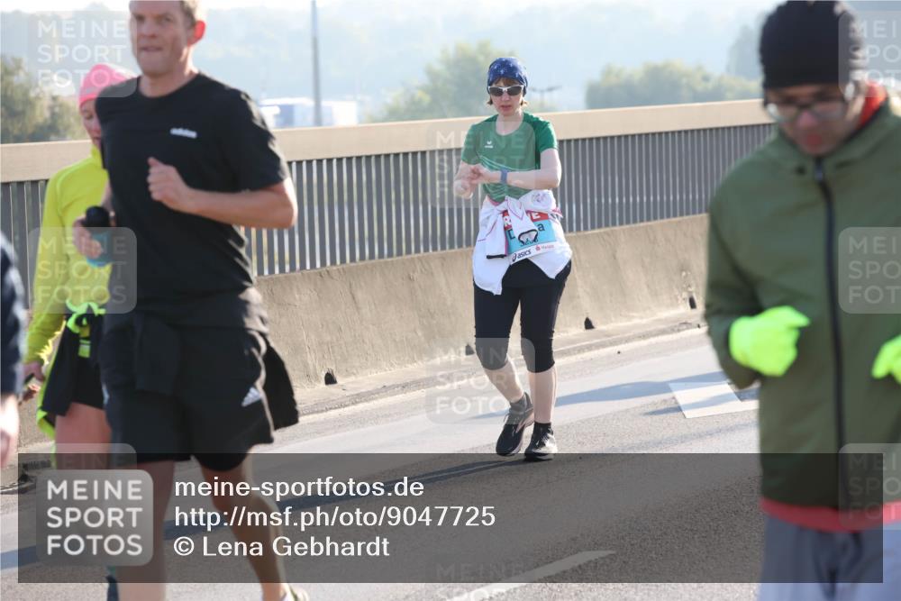 03.10.2025 - Köhlbrandbrückenlauf Lena Gebhardt http://msf.ph/oto/9047725 03.10.2025 09:29:51 Position 1  meine-sportfotos.de