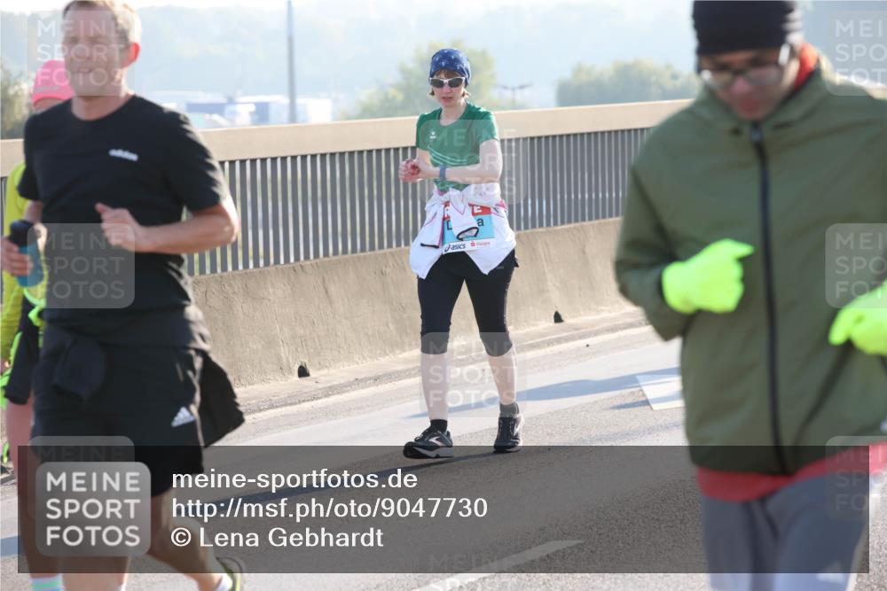 03.10.2025 - Köhlbrandbrückenlauf Lena Gebhardt http://msf.ph/oto/9047730 03.10.2025 09:29:51 Position 1  meine-sportfotos.de