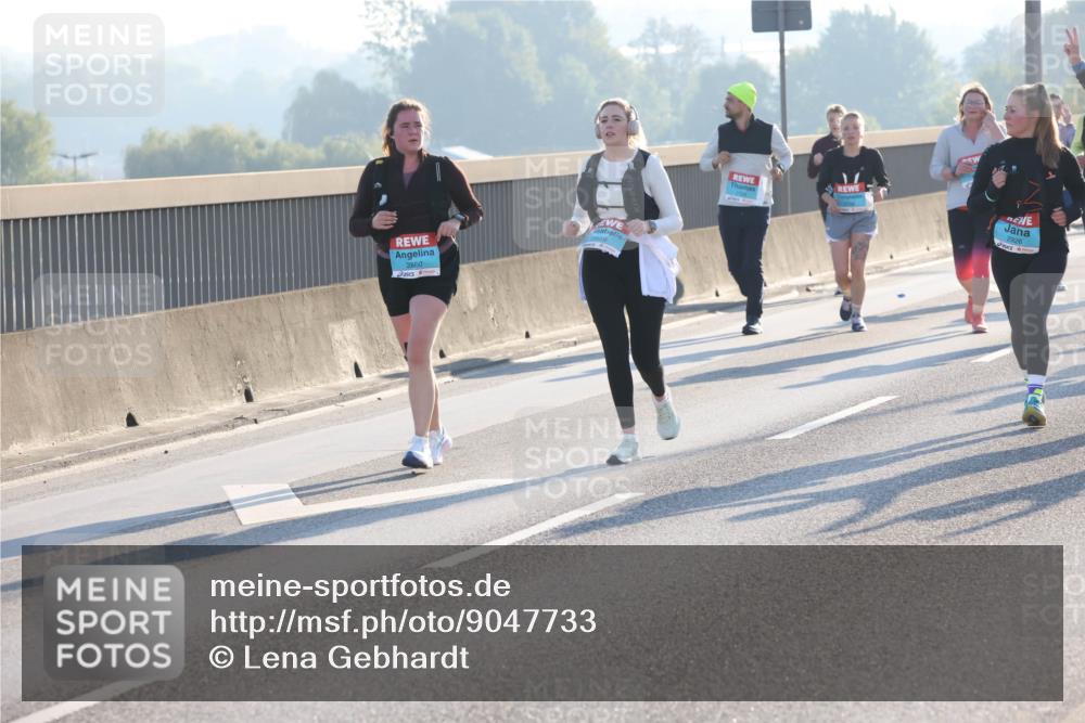 03.10.2025 - Köhlbrandbrückenlauf Lena Gebhardt http://msf.ph/oto/9047733 03.10.2025 09:29:52 Position 1 2860, 2926 meine-sportfotos.de