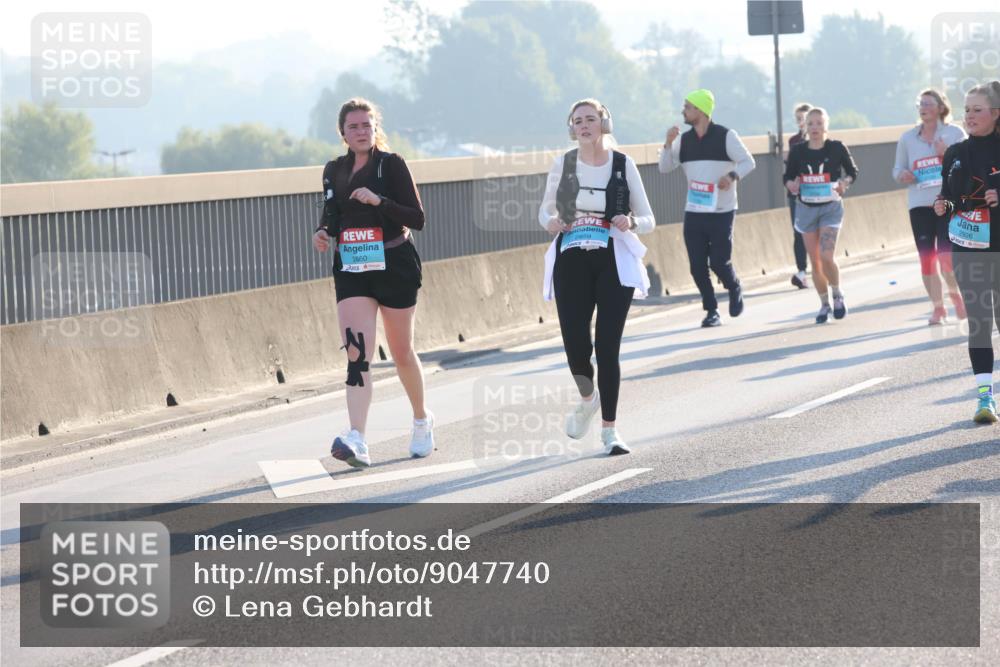 03.10.2025 - Köhlbrandbrückenlauf Lena Gebhardt http://msf.ph/oto/9047740 03.10.2025 09:29:52 Position 1 2860, 2926 meine-sportfotos.de