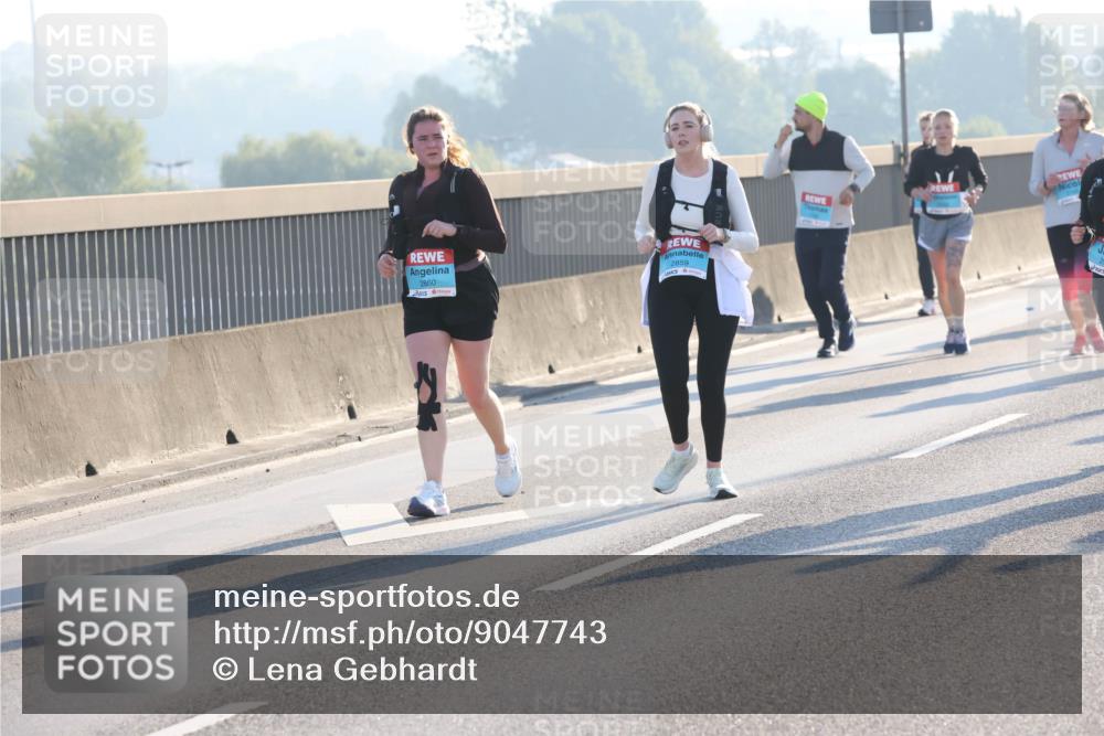 03.10.2025 - Köhlbrandbrückenlauf Lena Gebhardt http://msf.ph/oto/9047743 03.10.2025 09:29:52 Position 1 2860, 2859 meine-sportfotos.de