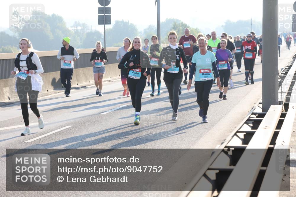 03.10.2025 - Köhlbrandbrückenlauf Lena Gebhardt http://msf.ph/oto/9047752 03.10.2025 09:29:53 Position 1 2926, 2, 28, 2927 meine-sportfotos.de