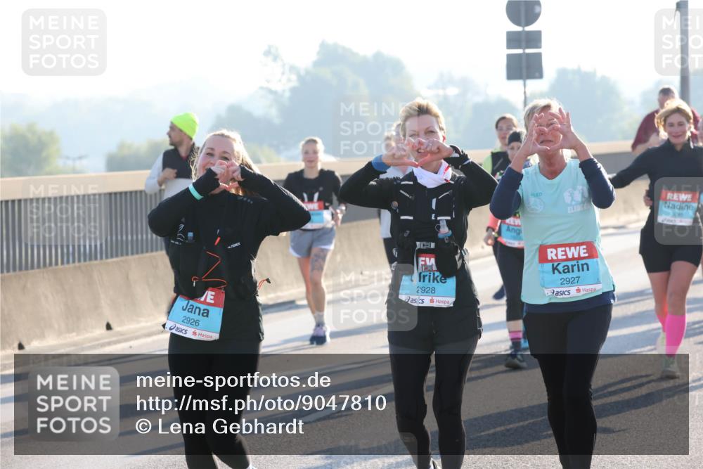 03.10.2025 - Köhlbrandbrückenlauf Lena Gebhardt http://msf.ph/oto/9047810 03.10.2025 09:29:57 Position 1 2926, 2928, 2927 meine-sportfotos.de