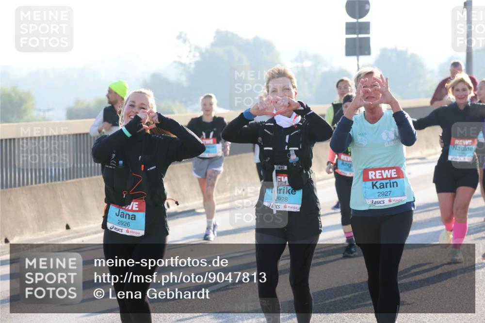 03.10.2025 - Köhlbrandbrückenlauf Lena Gebhardt http://msf.ph/oto/9047813 03.10.2025 09:29:57 Position 1 2926, 2928, 2927 meine-sportfotos.de