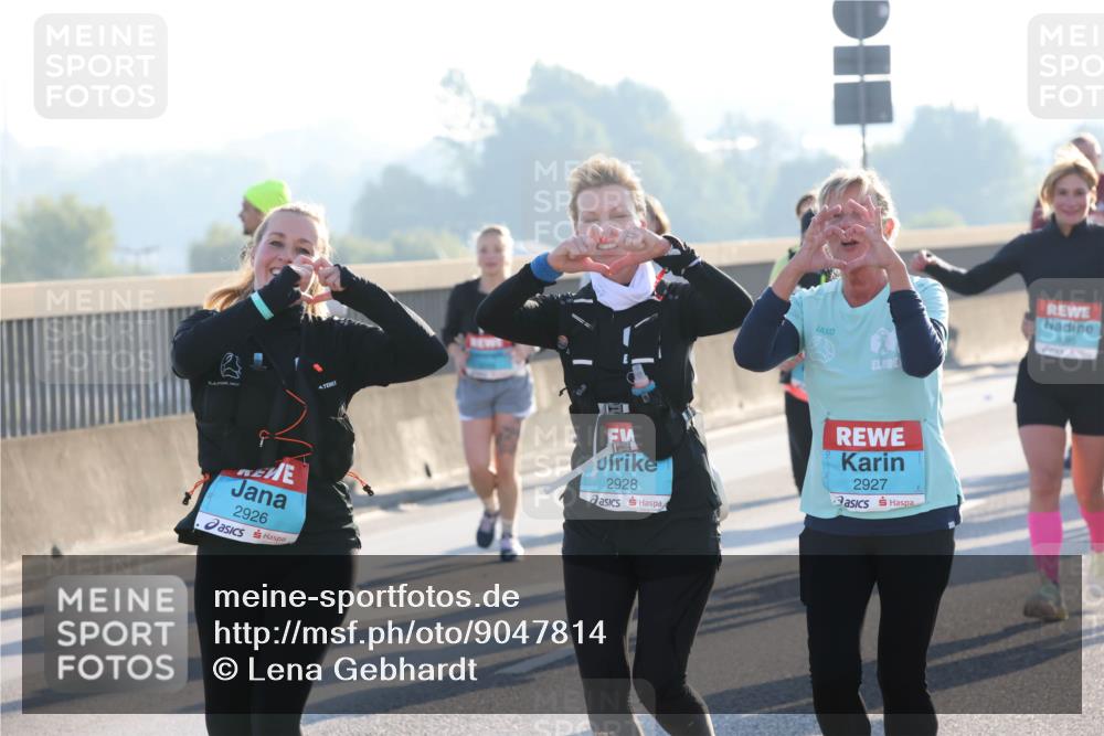 03.10.2025 - Köhlbrandbrückenlauf Lena Gebhardt http://msf.ph/oto/9047814 03.10.2025 09:29:57 Position 1 2926, 2928, 2927 meine-sportfotos.de