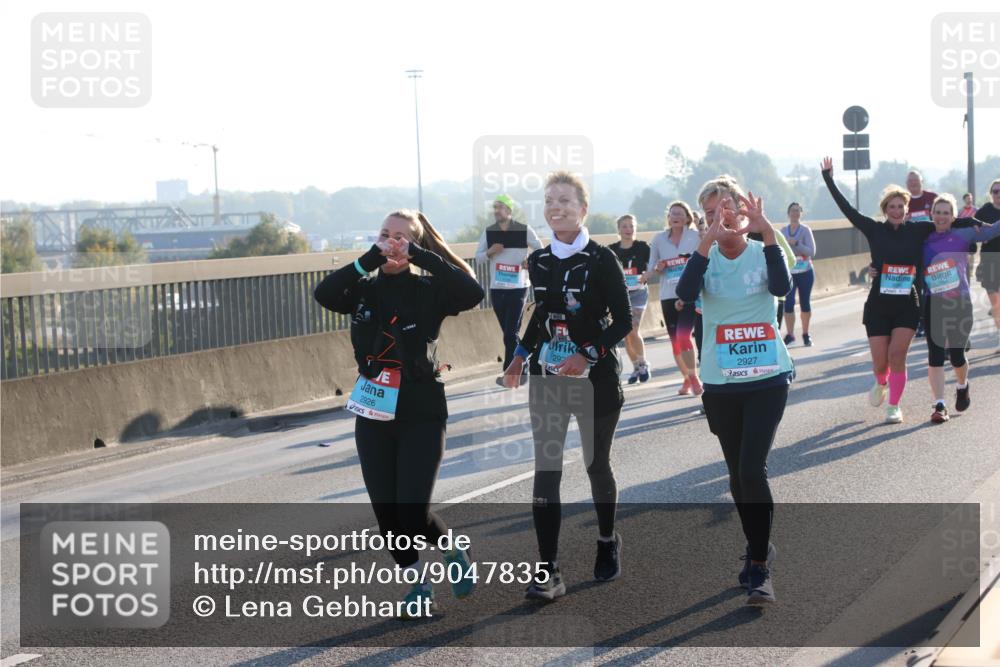 03.10.2025 - Köhlbrandbrückenlauf Lena Gebhardt http://msf.ph/oto/9047835 03.10.2025 09:29:58 Position 1 2926, 292, 2927 meine-sportfotos.de