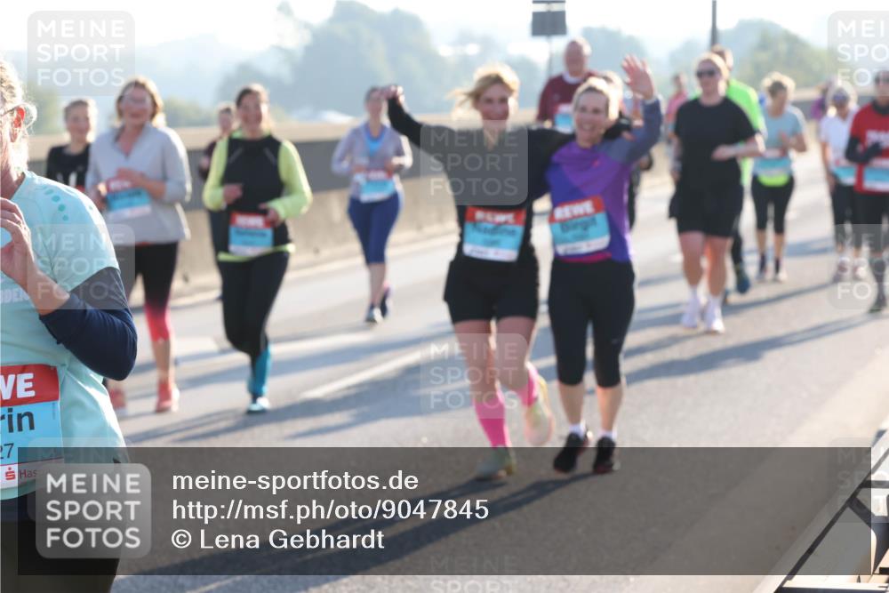 03.10.2025 - Köhlbrandbrückenlauf Lena Gebhardt http://msf.ph/oto/9047845 03.10.2025 09:29:59 Position 1 27 meine-sportfotos.de