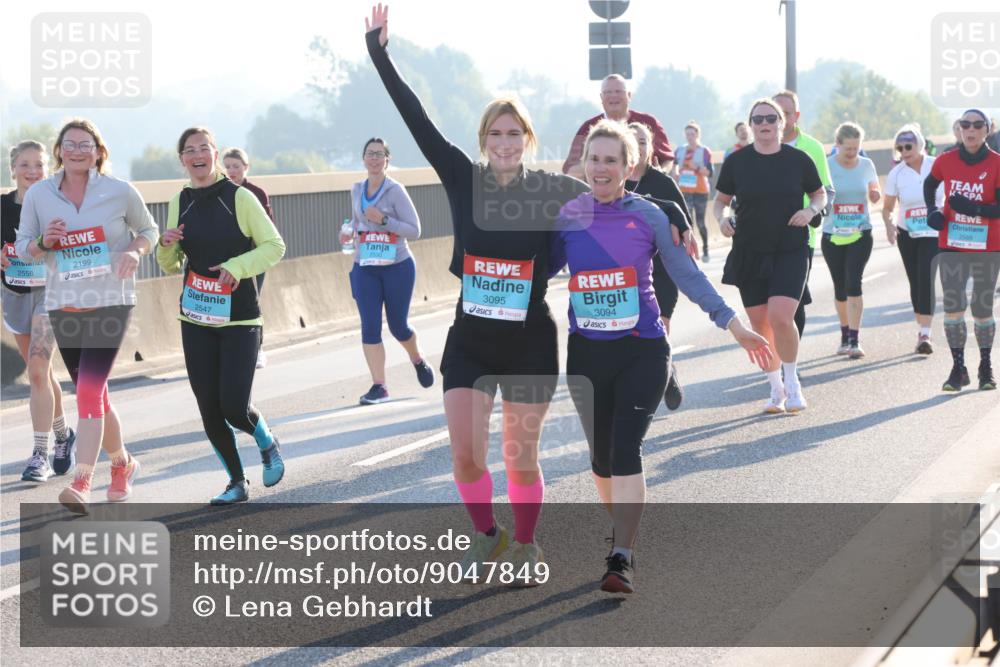 03.10.2025 - Köhlbrandbrückenlauf Lena Gebhardt http://msf.ph/oto/9047849 03.10.2025 09:30:00 Position 1 2558, 2199, 2547, 3095, 3094, 2565 meine-sportfotos.de