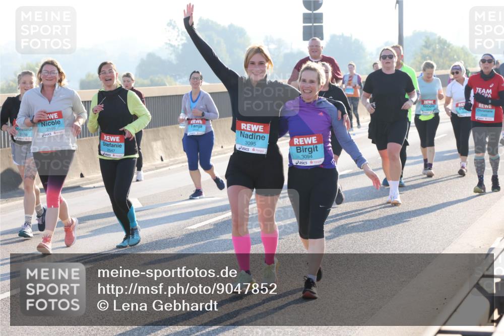 03.10.2025 - Köhlbrandbrückenlauf Lena Gebhardt http://msf.ph/oto/9047852 03.10.2025 09:30:00 Position 1 2558, 2199, 2547, 3095, 3094, 2565 meine-sportfotos.de