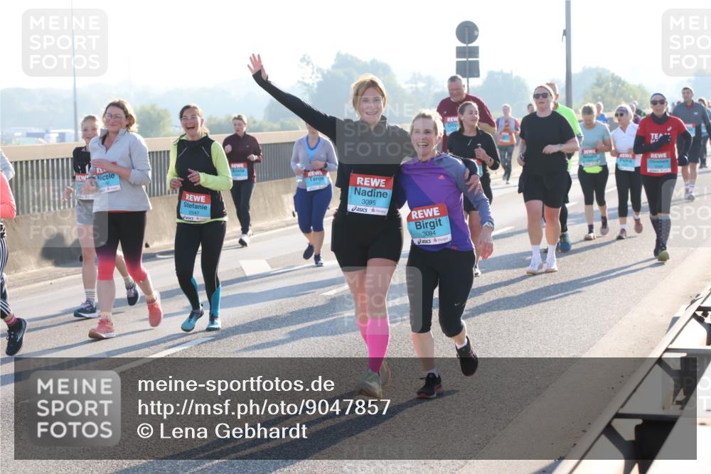 03.10.2025 - Köhlbrandbrückenlauf Lena Gebhardt http://msf.ph/oto/9047857 03.10.2025 09:30:00 Position 1 2199, 2547, 3095, 3094 meine-sportfotos.de