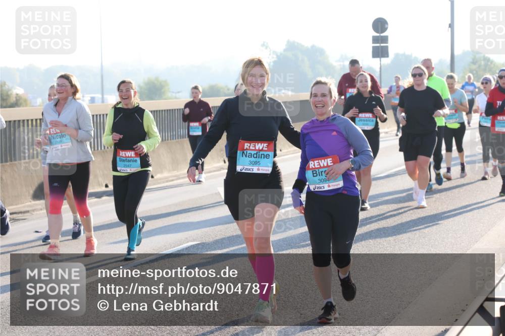 03.10.2025 - Köhlbrandbrückenlauf Lena Gebhardt http://msf.ph/oto/9047871 03.10.2025 09:30:01 Position 1 2199, 2547, 3095, 3094, 4 meine-sportfotos.de