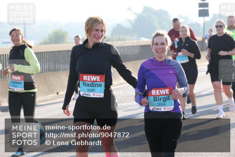 03.10.2025 - Köhlbrandbrückenlauf Lena Gebhardt http://msf.ph/oto/9047872 03.10.2025 09:30:01 Position 1 2547, 3095, 3094 meine-sportfotos.de