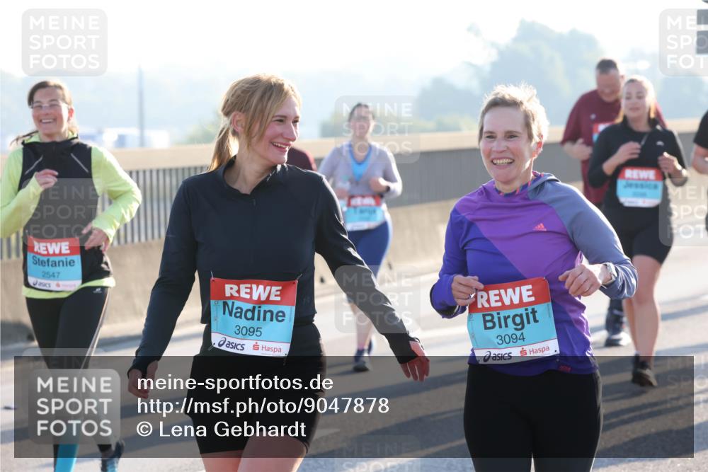 03.10.2025 - Köhlbrandbrückenlauf Lena Gebhardt http://msf.ph/oto/9047878 03.10.2025 09:30:02 Position 1 2547, 3095, 3094 meine-sportfotos.de