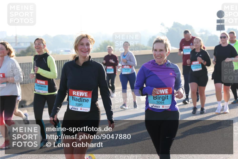 03.10.2025 - Köhlbrandbrückenlauf Lena Gebhardt http://msf.ph/oto/9047880 03.10.2025 09:30:02 Position 1 2547, 3095, 3094 meine-sportfotos.de