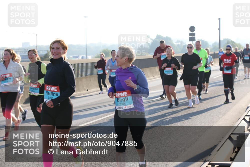 03.10.2025 - Köhlbrandbrückenlauf Lena Gebhardt http://msf.ph/oto/9047885 03.10.2025 09:30:02 Position 1 2199, 2547, 3095, 3094 meine-sportfotos.de
