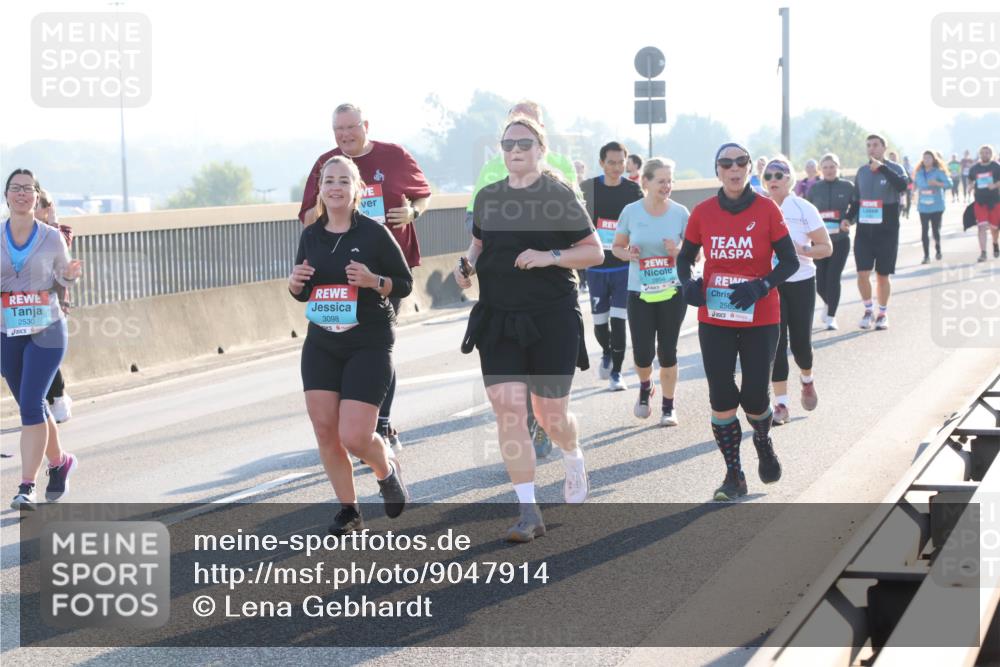03.10.2025 - Köhlbrandbrückenlauf Lena Gebhardt http://msf.ph/oto/9047914 03.10.2025 09:30:04 Position 1 2530, 3098, 256 meine-sportfotos.de