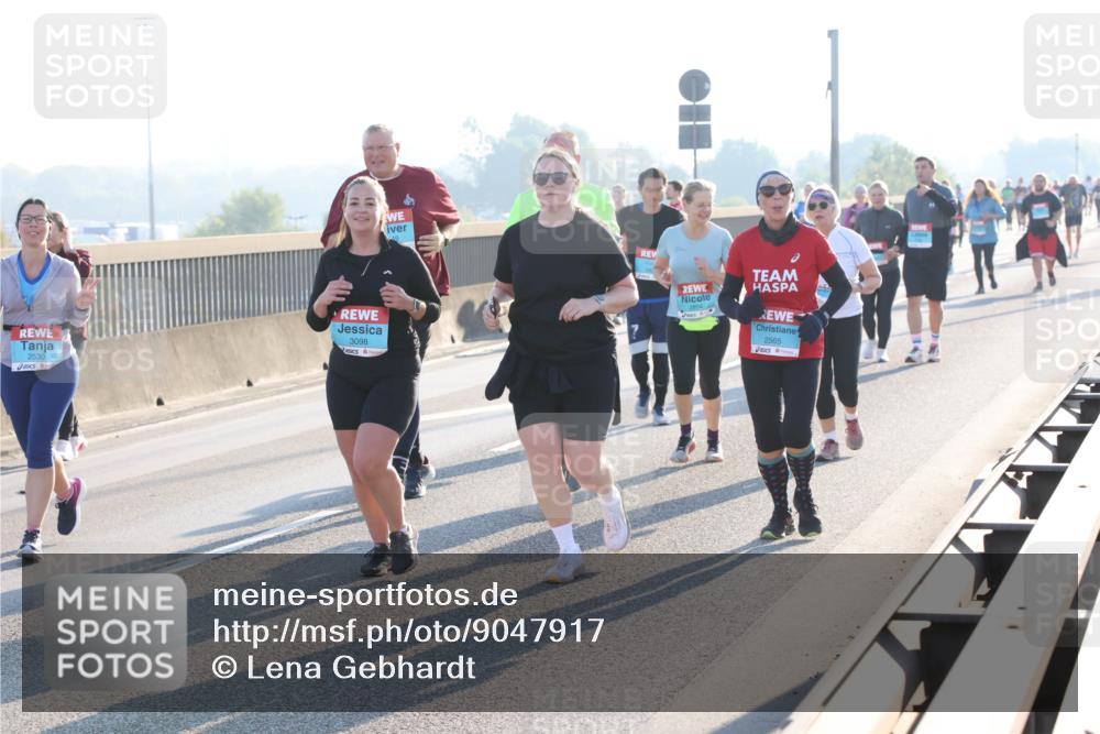 03.10.2025 - Köhlbrandbrückenlauf Lena Gebhardt http://msf.ph/oto/9047917 03.10.2025 09:30:04 Position 1 2530, 3098, 2565 meine-sportfotos.de