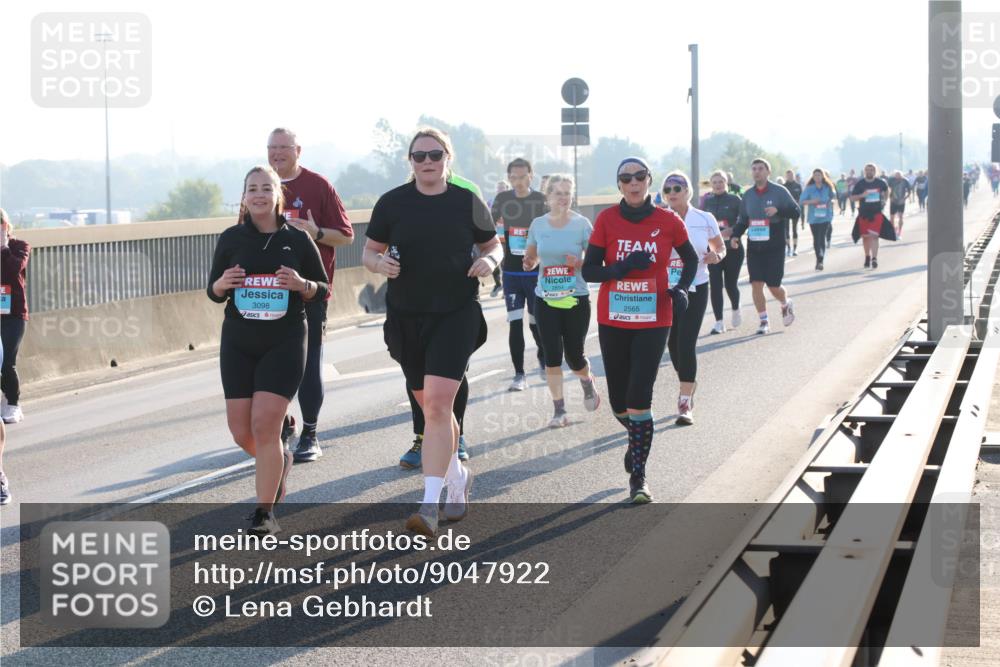 03.10.2025 - Köhlbrandbrückenlauf Lena Gebhardt http://msf.ph/oto/9047922 03.10.2025 09:30:04 Position 1 3098, 2565 meine-sportfotos.de