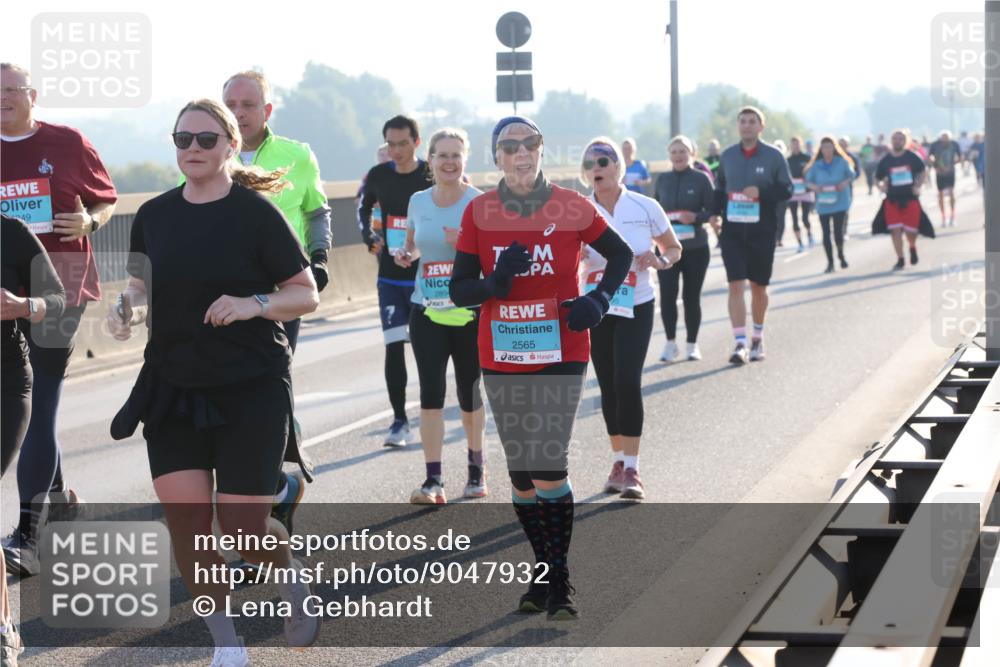 03.10.2025 - Köhlbrandbrückenlauf Lena Gebhardt http://msf.ph/oto/9047932 03.10.2025 09:30:05 Position 1 49, 289, 2565 meine-sportfotos.de