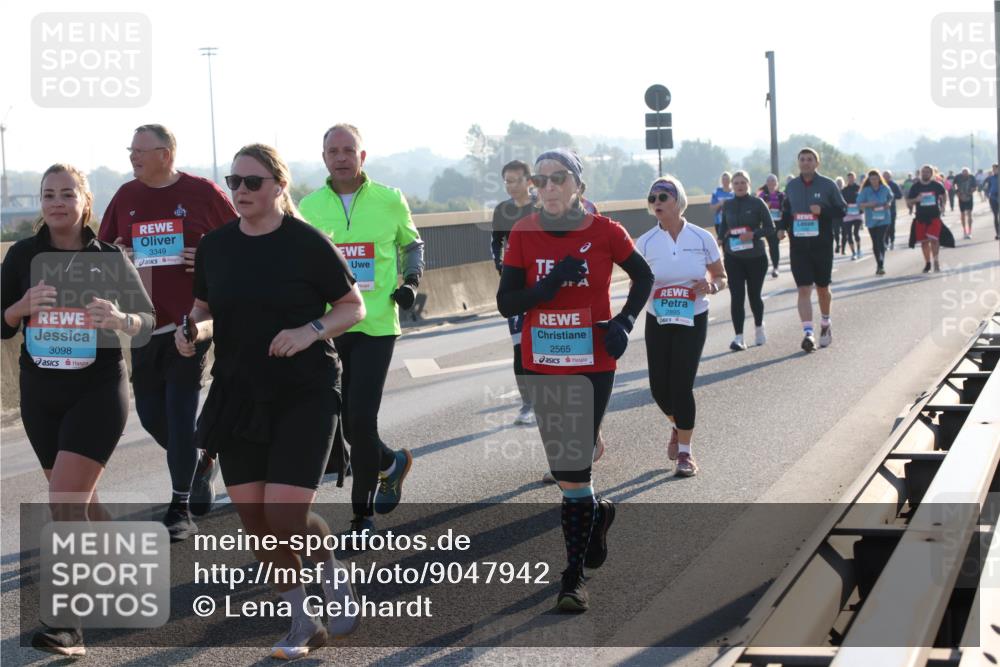 03.10.2025 - Köhlbrandbrückenlauf Lena Gebhardt http://msf.ph/oto/9047942 03.10.2025 09:30:05 Position 1 3098, 3349, 3, 2565, 2895 meine-sportfotos.de