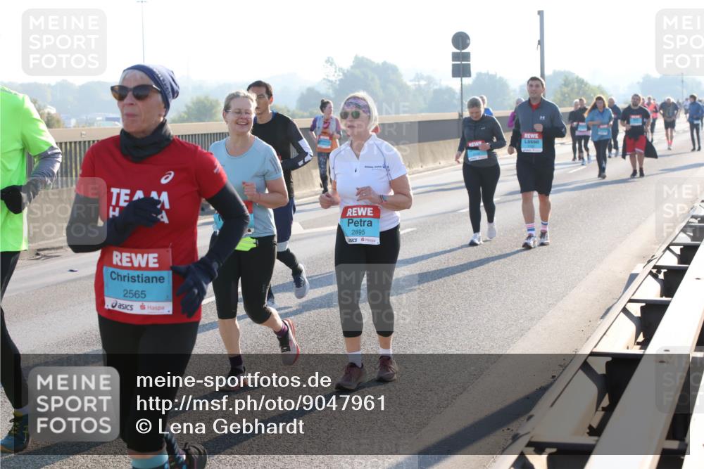 03.10.2025 - Köhlbrandbrückenlauf Lena Gebhardt http://msf.ph/oto/9047961 03.10.2025 09:30:07 Position 1 2565, 2895 meine-sportfotos.de