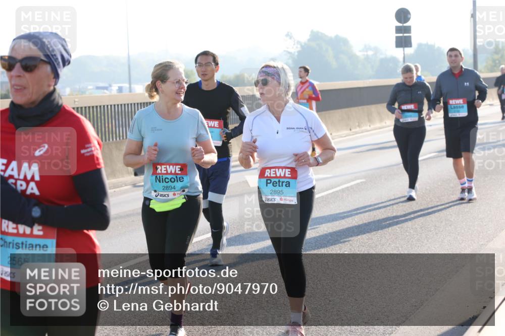 03.10.2025 - Köhlbrandbrückenlauf Lena Gebhardt http://msf.ph/oto/9047970 03.10.2025 09:30:07 Position 1 2565, 2894, 2895 meine-sportfotos.de