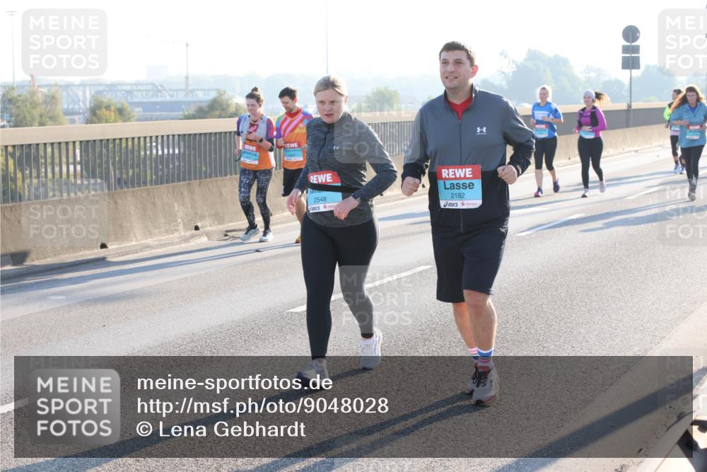 03.10.2025 - Köhlbrandbrückenlauf Lena Gebhardt http://msf.ph/oto/9048028 03.10.2025 09:30:11 Position 1 2548, 2182 meine-sportfotos.de