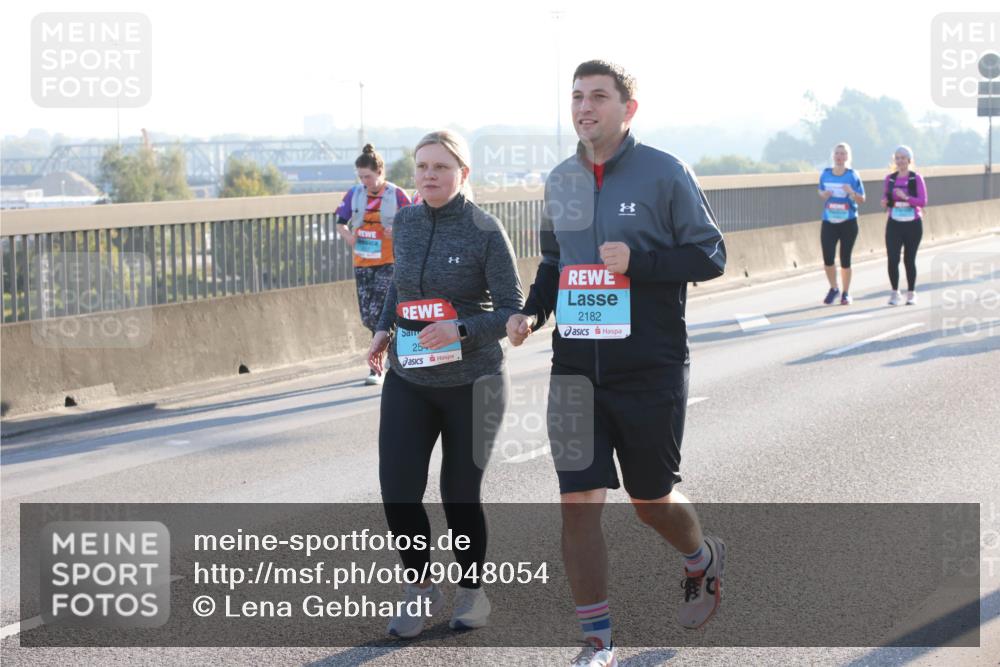03.10.2025 - Köhlbrandbrückenlauf Lena Gebhardt http://msf.ph/oto/9048054 03.10.2025 09:30:12 Position 1 25, 2182 meine-sportfotos.de