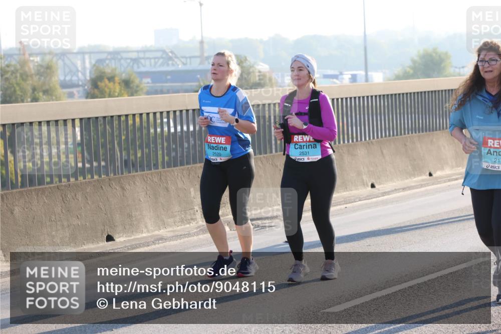 03.10.2025 - Köhlbrandbrückenlauf Lena Gebhardt http://msf.ph/oto/9048115 03.10.2025 09:30:17 Position 1 2520, 2531, 21 meine-sportfotos.de