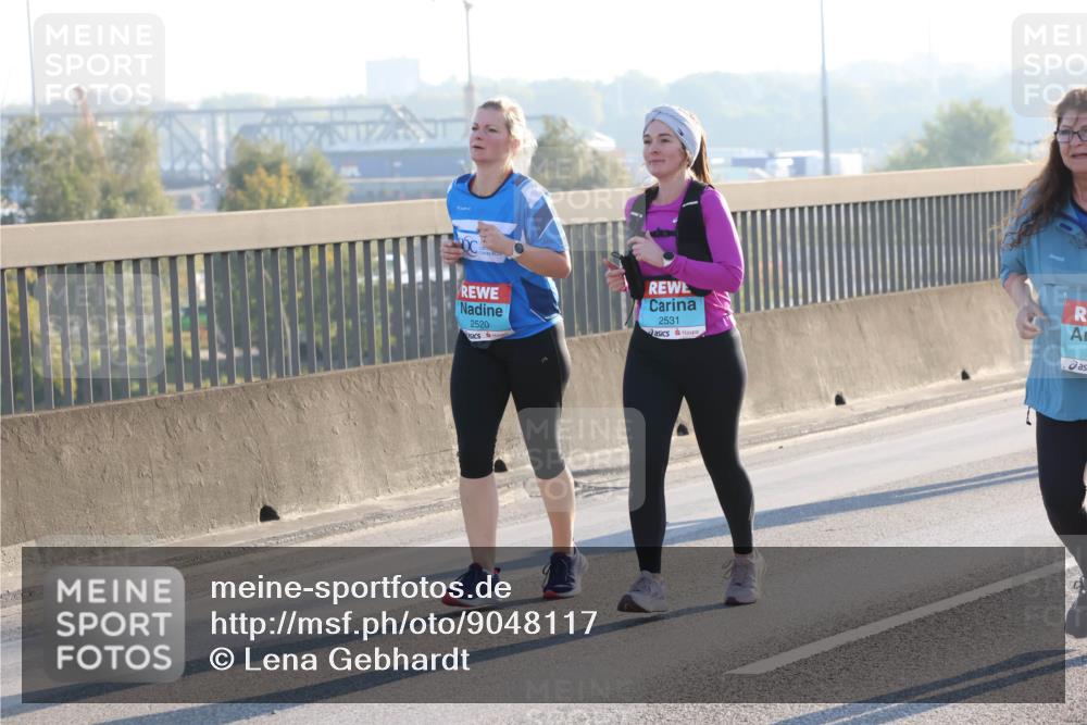 03.10.2025 - Köhlbrandbrückenlauf Lena Gebhardt http://msf.ph/oto/9048117 03.10.2025 09:30:17 Position 1 2520, 2531 meine-sportfotos.de