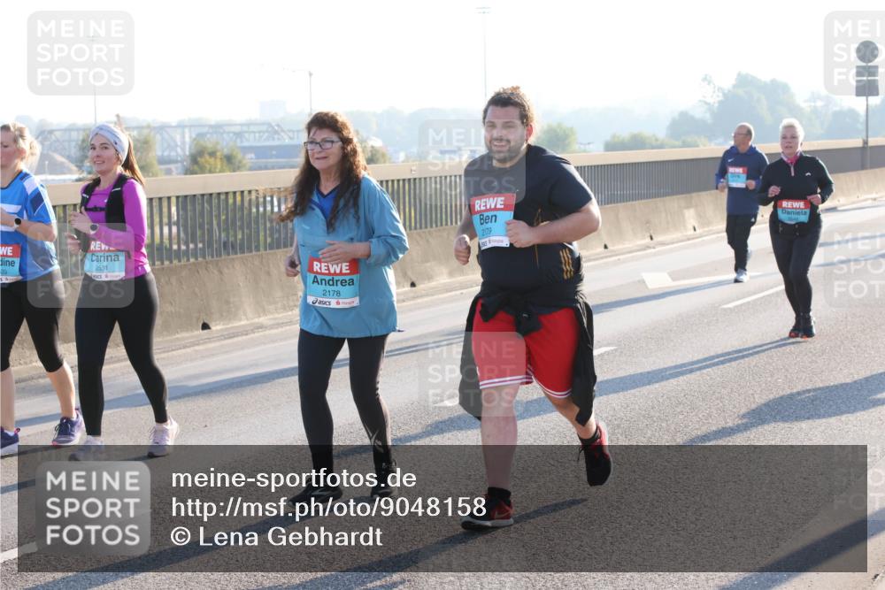 03.10.2025 - Köhlbrandbrückenlauf Lena Gebhardt http://msf.ph/oto/9048158 03.10.2025 09:30:18 Position 1 20, 2531, 2178, 2179 meine-sportfotos.de