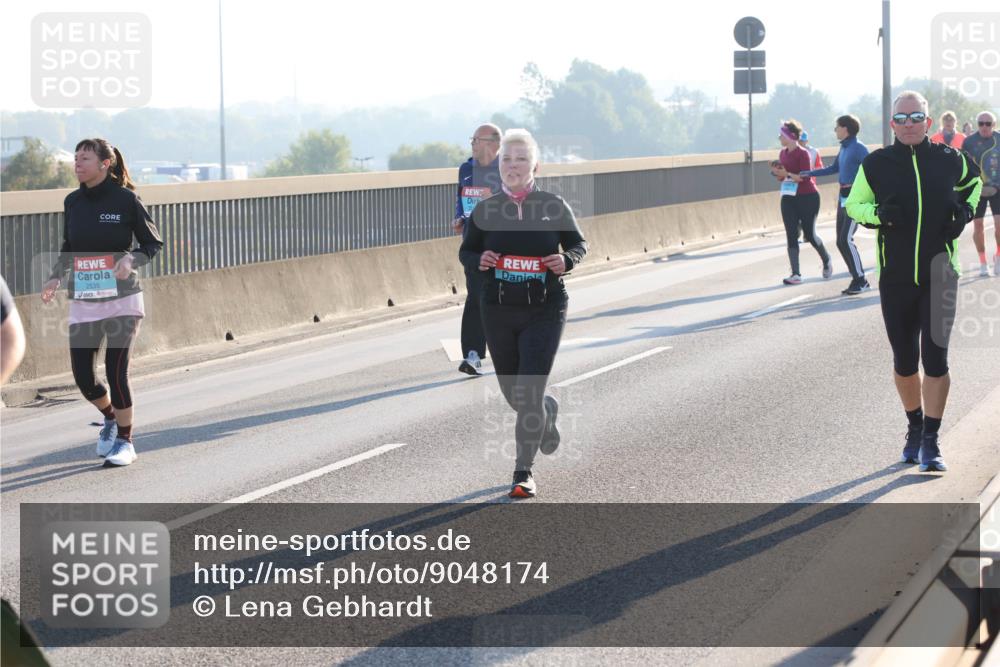 03.10.2025 - Köhlbrandbrückenlauf Lena Gebhardt http://msf.ph/oto/9048174 03.10.2025 09:30:19 Position 1 2535 meine-sportfotos.de
