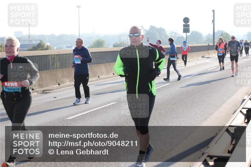 03.10.2025 - Köhlbrandbrückenlauf Lena Gebhardt http://msf.ph/oto/9048211 03.10.2025 09:30:21 Position 1  meine-sportfotos.de