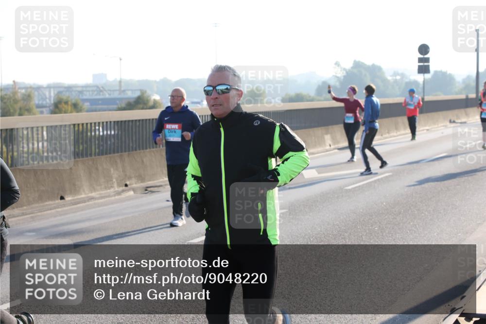 03.10.2025 - Köhlbrandbrückenlauf Lena Gebhardt http://msf.ph/oto/9048220 03.10.2025 09:30:22 Position 1  meine-sportfotos.de