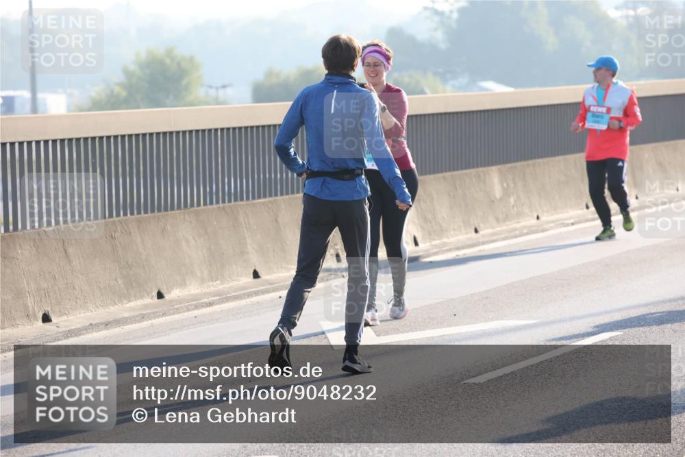 03.10.2025 - Köhlbrandbrückenlauf Lena Gebhardt http://msf.ph/oto/9048232 03.10.2025 09:30:23 Position 1  meine-sportfotos.de