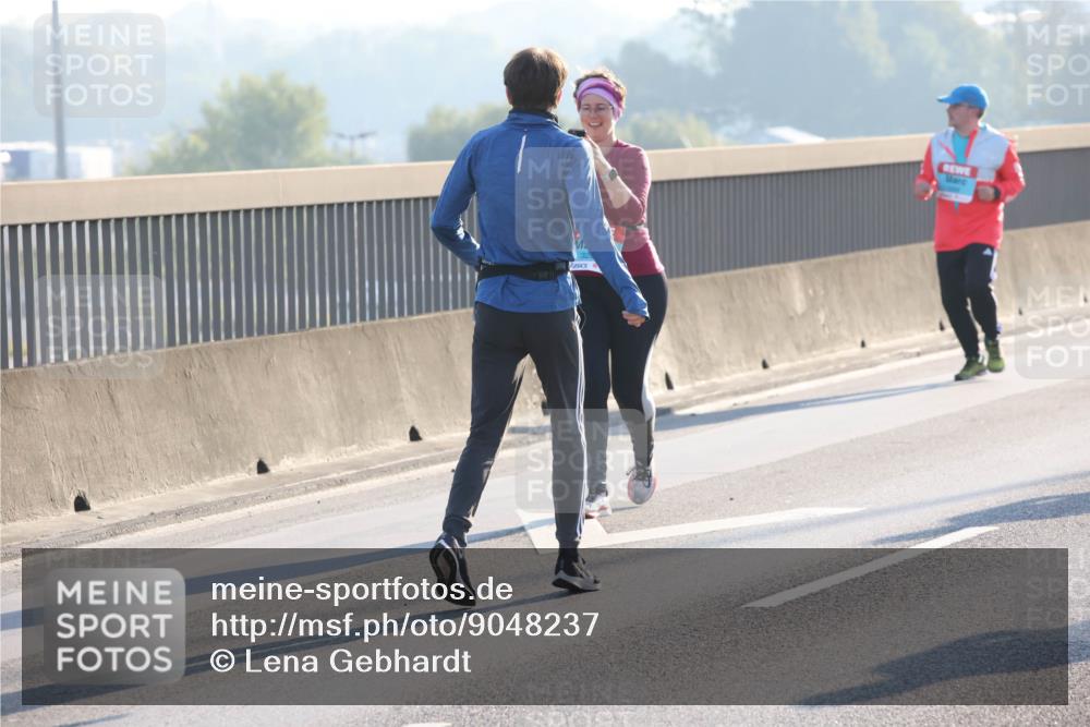 03.10.2025 - Köhlbrandbrückenlauf Lena Gebhardt http://msf.ph/oto/9048237 03.10.2025 09:30:23 Position 1  meine-sportfotos.de