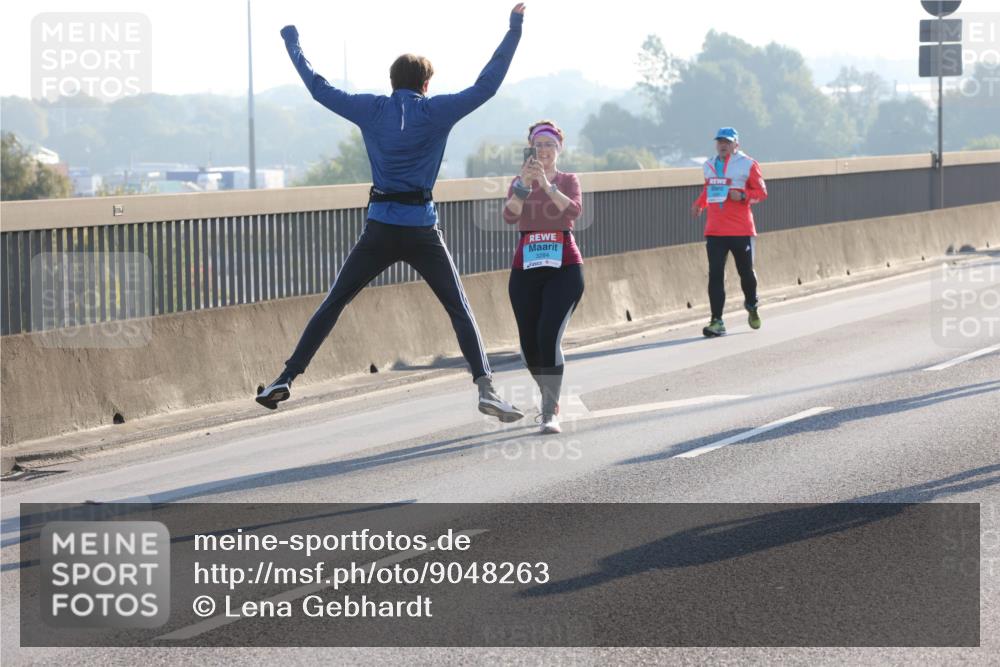 03.10.2025 - Köhlbrandbrückenlauf Lena Gebhardt http://msf.ph/oto/9048263 03.10.2025 09:30:24 Position 1  meine-sportfotos.de