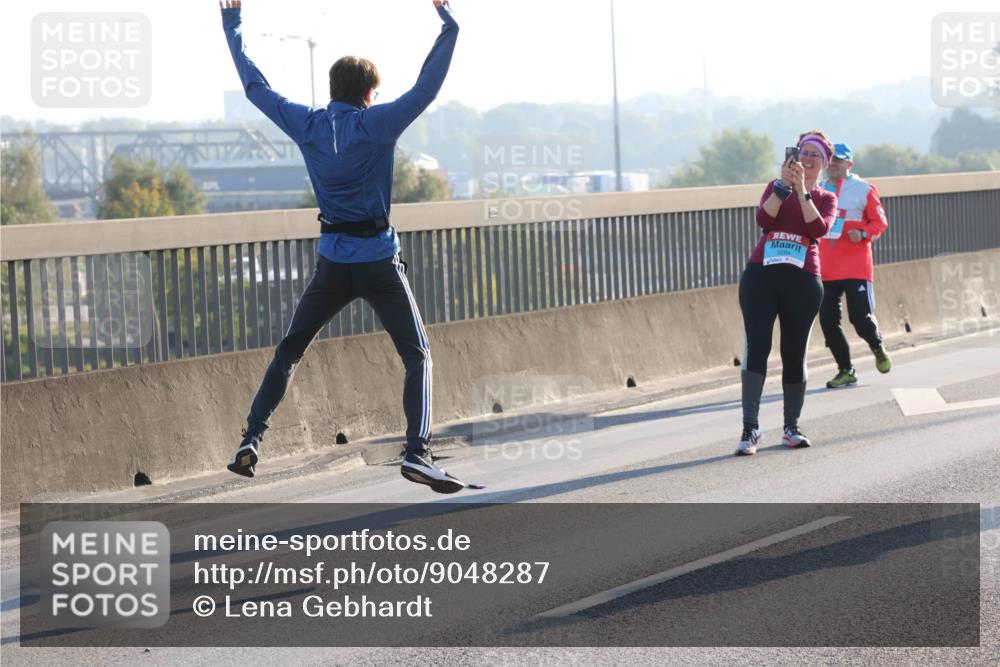 03.10.2025 - Köhlbrandbrückenlauf Lena Gebhardt http://msf.ph/oto/9048287 03.10.2025 09:30:27 Position 1  meine-sportfotos.de