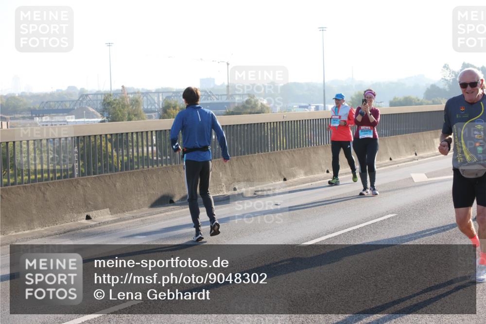 03.10.2025 - Köhlbrandbrückenlauf Lena Gebhardt http://msf.ph/oto/9048302 03.10.2025 09:30:29 Position 1  meine-sportfotos.de