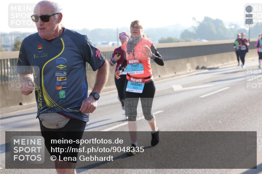 03.10.2025 - Köhlbrandbrückenlauf Lena Gebhardt http://msf.ph/oto/9048335 03.10.2025 09:30:31 Position 1  meine-sportfotos.de