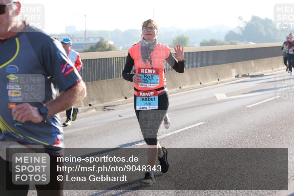03.10.2025 - Köhlbrandbrückenlauf Lena Gebhardt http://msf.ph/oto/9048343 03.10.2025 09:30:31 Position 1 2347, 2620 meine-sportfotos.de
