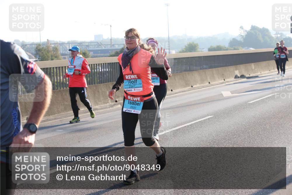 03.10.2025 - Köhlbrandbrückenlauf Lena Gebhardt http://msf.ph/oto/9048349 03.10.2025 09:30:31 Position 1 2620 meine-sportfotos.de