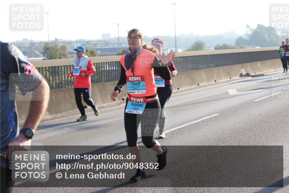 03.10.2025 - Köhlbrandbrückenlauf Lena Gebhardt http://msf.ph/oto/9048352 03.10.2025 09:30:32 Position 1 2620, 3284 meine-sportfotos.de